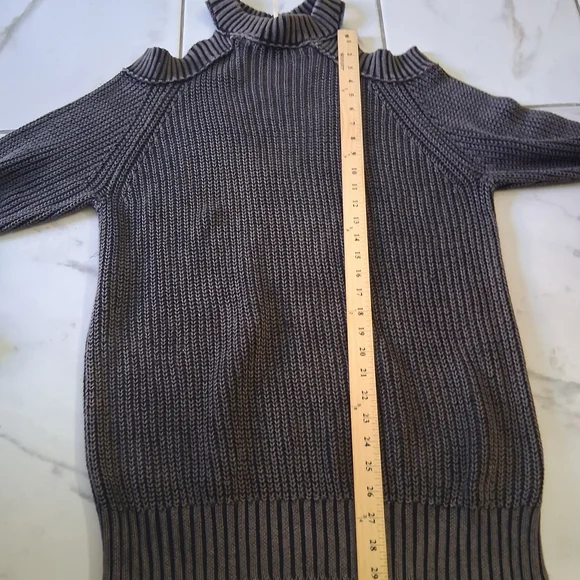 Free People Turtleneck Cold Shoulder Sweater - Grey Black Sz M - Picture 10 of 13